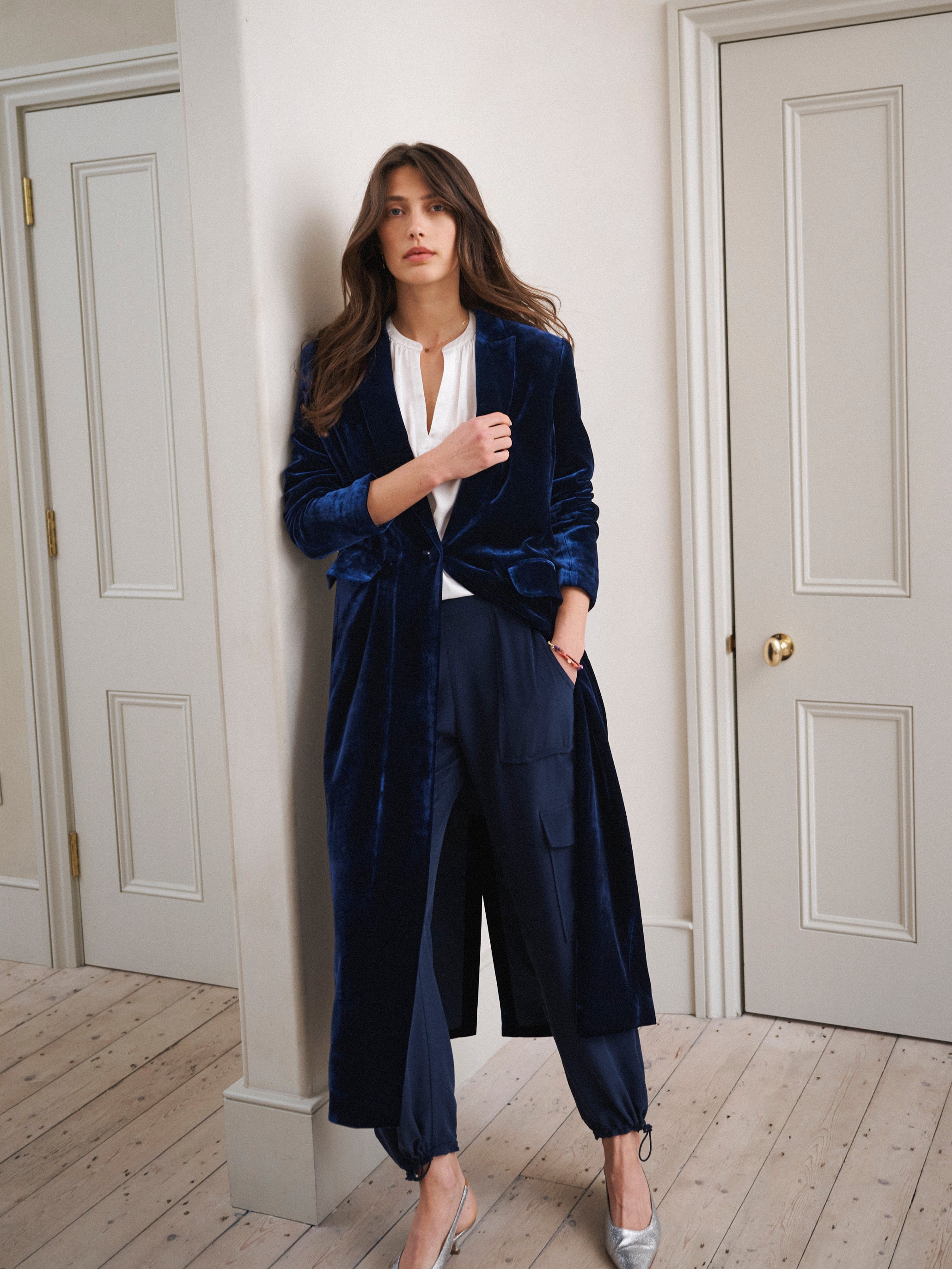 正規品　Bibiy ODETTE COAT Odette Velvet Opera Coat in Midnight Navy | Women's Luxury