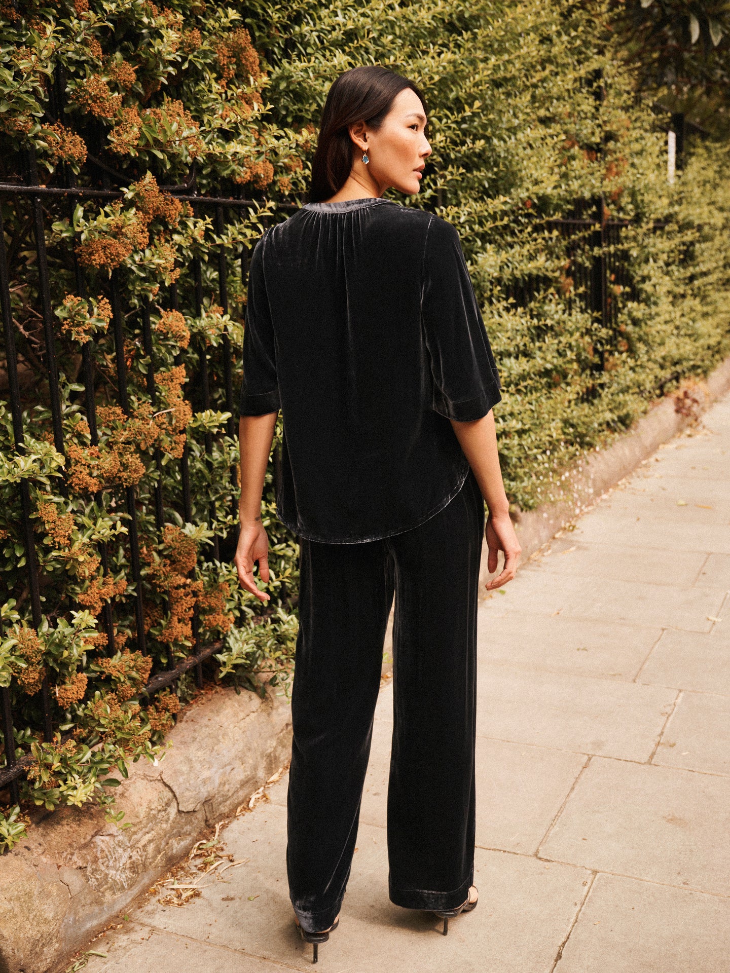 Leena silk blend velvet top - Carbon