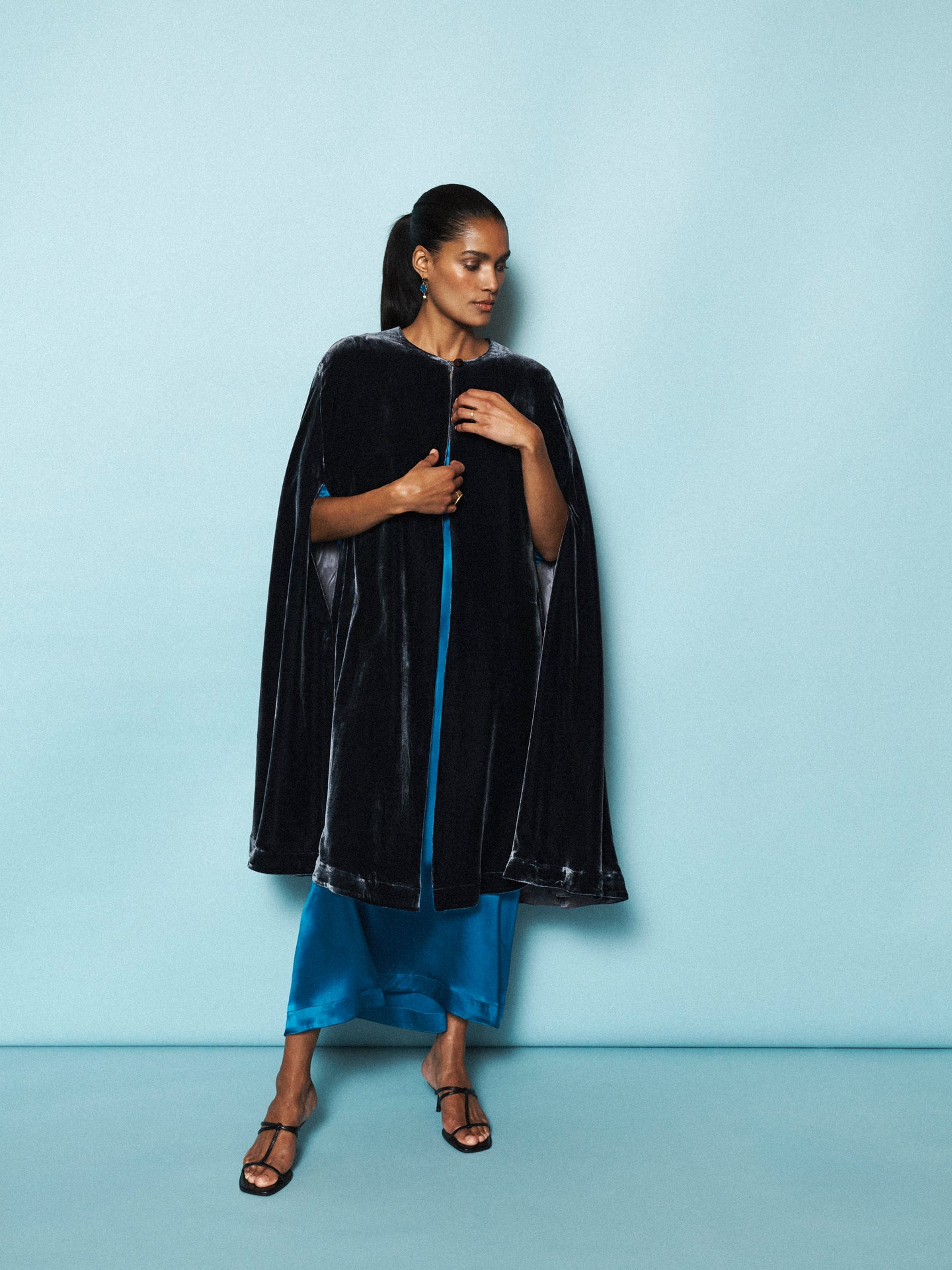 Marion silk blend velvet cape - Carbon