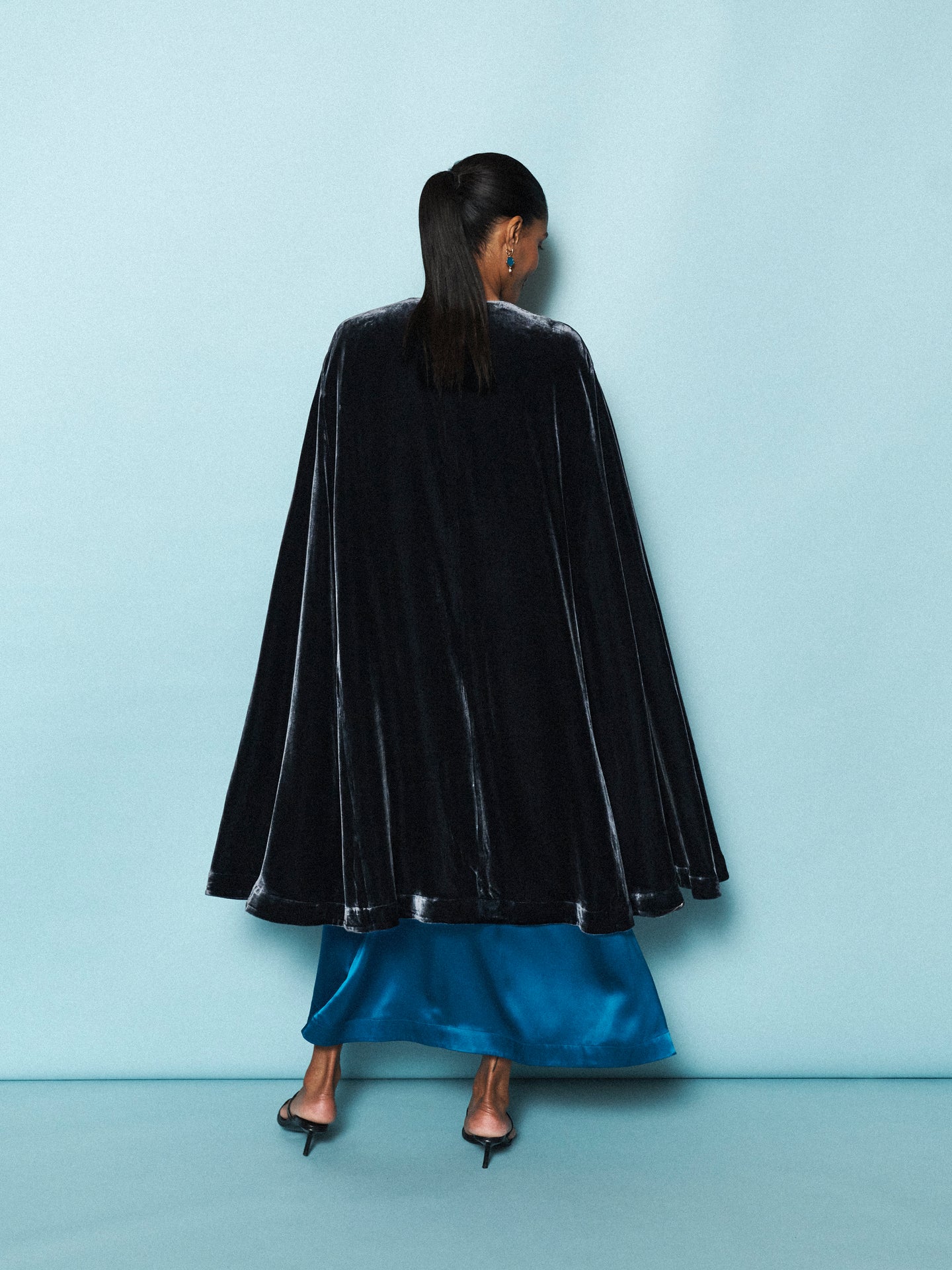 Marion silk blend velvet cape - Carbon