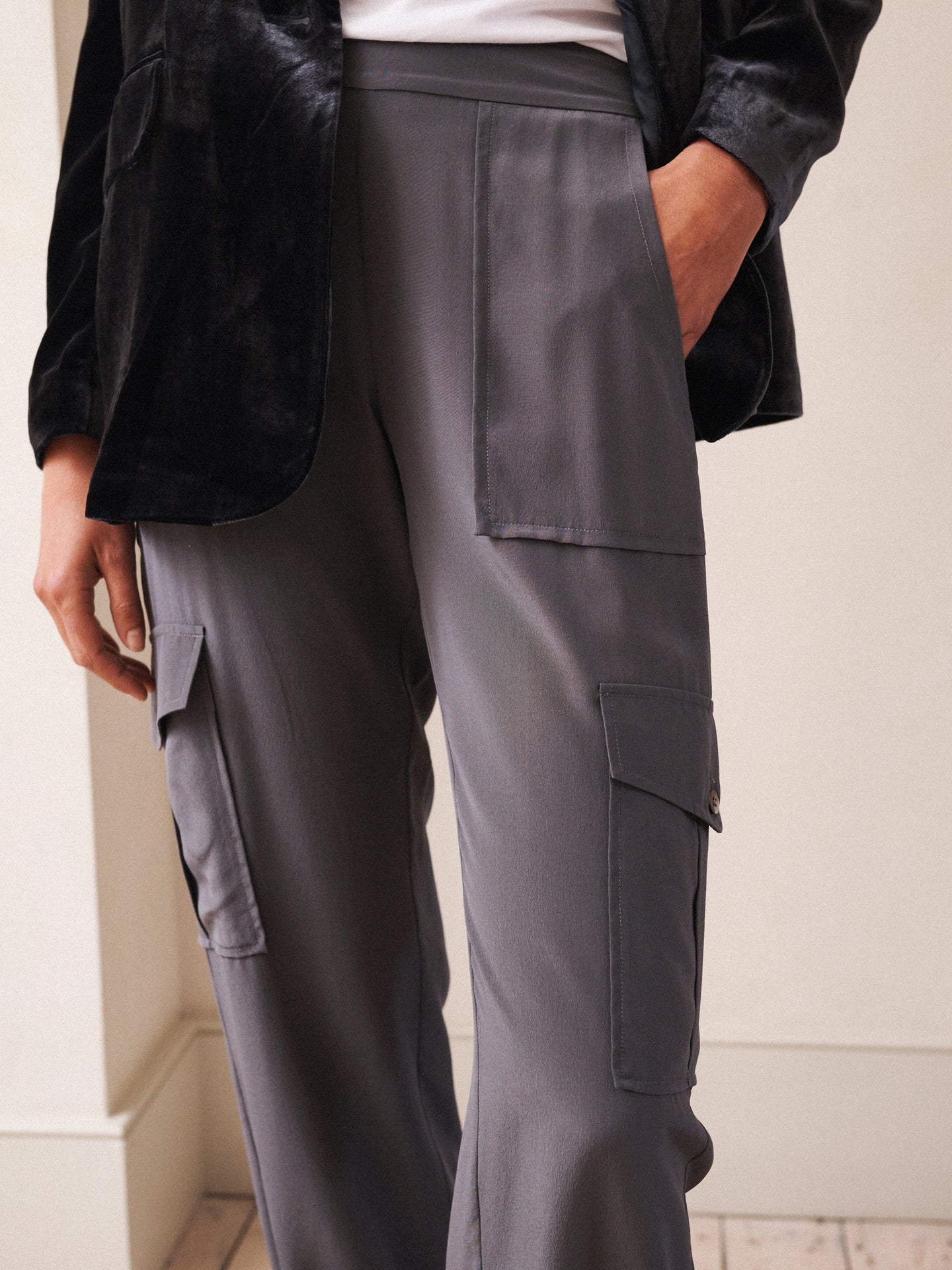 Becca silk cargo pant - Carbon