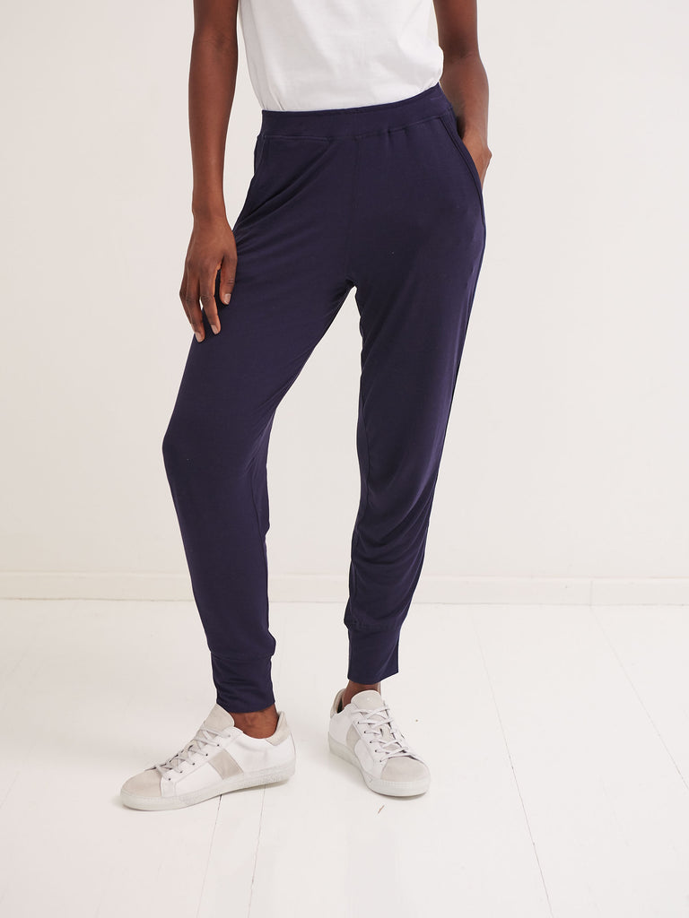 Lila jogger pant in navy – NRBY