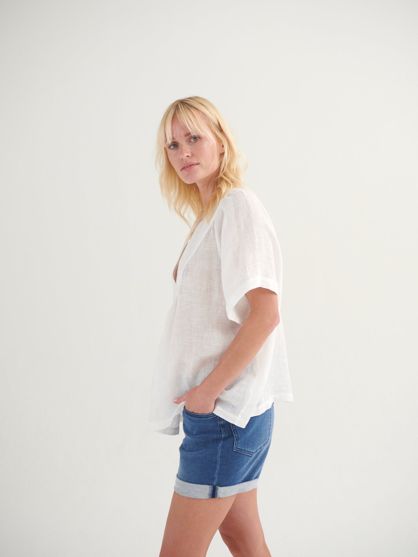 Vee angel gauze linen v neck top - White