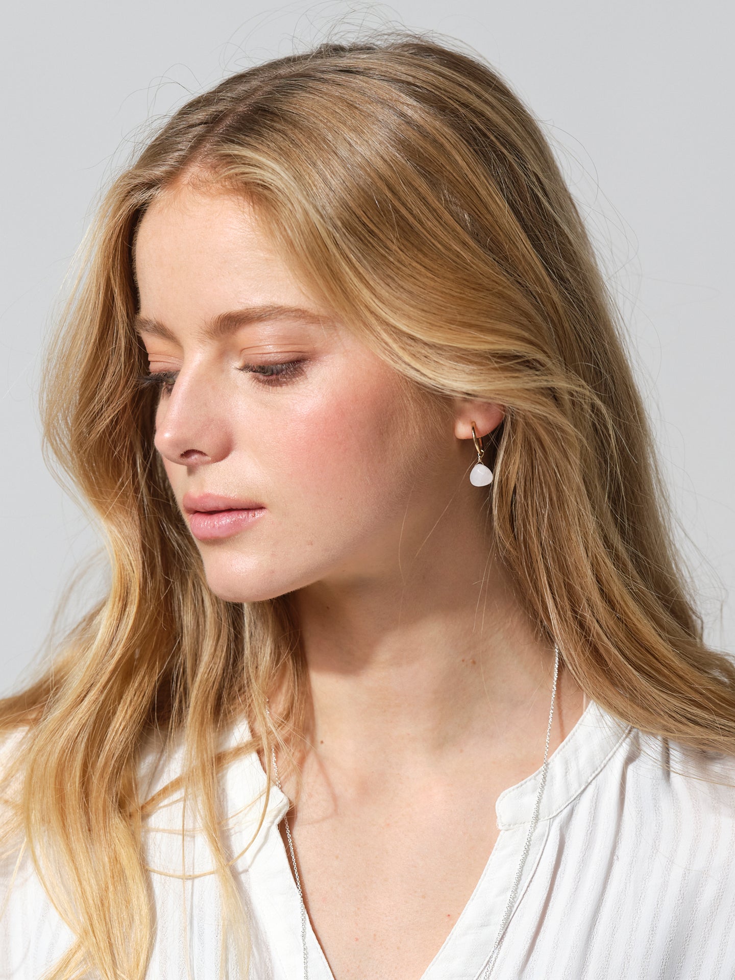 Drop earring with clear quartz