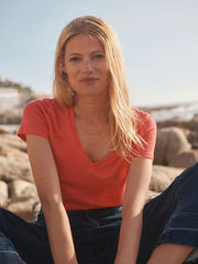 Charlie linen v-neck t-Shirt - Geranium | NRBY Clothing